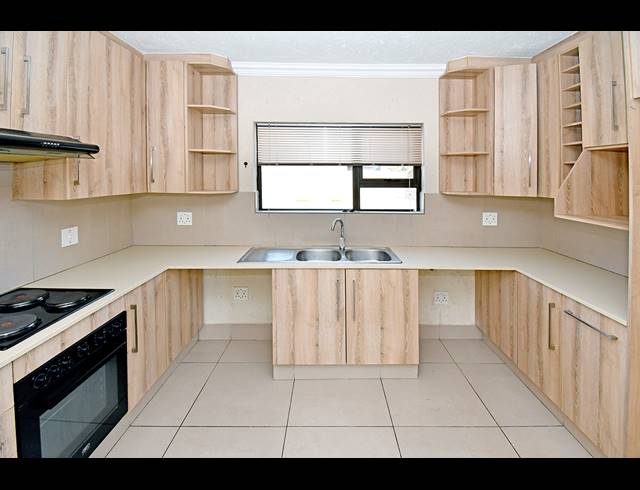 3 BEDROOM TOWNHOUSE TO LET IN LINDEN